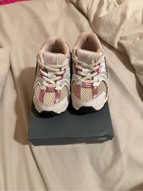 New Balance Kids Sneakers in White and Pink